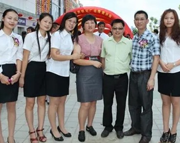 Cooperative Customers